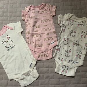 Gerber Pink + White Baby SS Onesies set (3) newborn